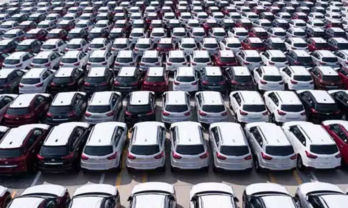 Passenger vehicle sales up 4% in Sept at 3,72,458 units: SIAM