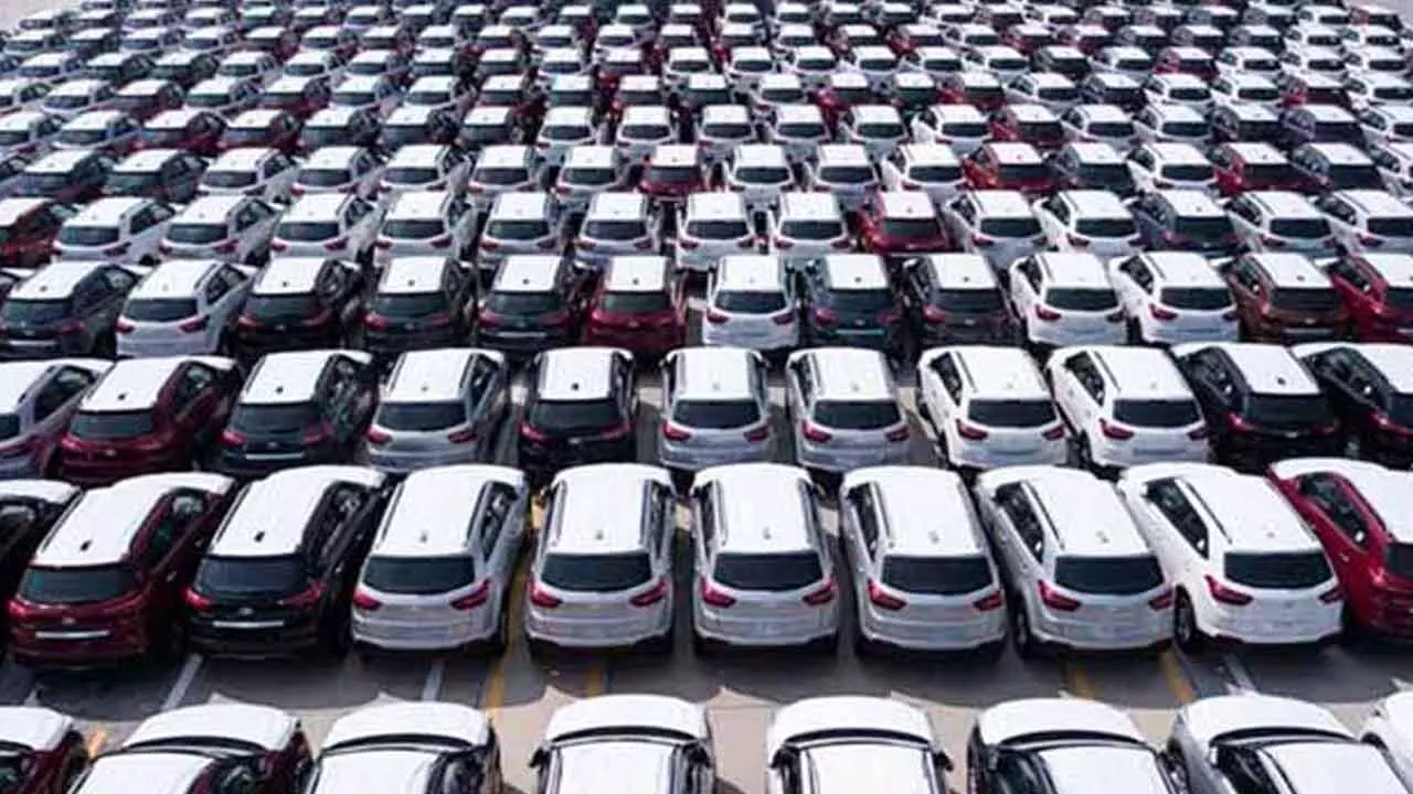 Car sales in India rise 3.9 pc to surpass 3.48 lakh units in April, exports up 20 pc Car sales in India rise 3.9 pc to surpass 3.48 lakh units in April, exports up 20 pc
