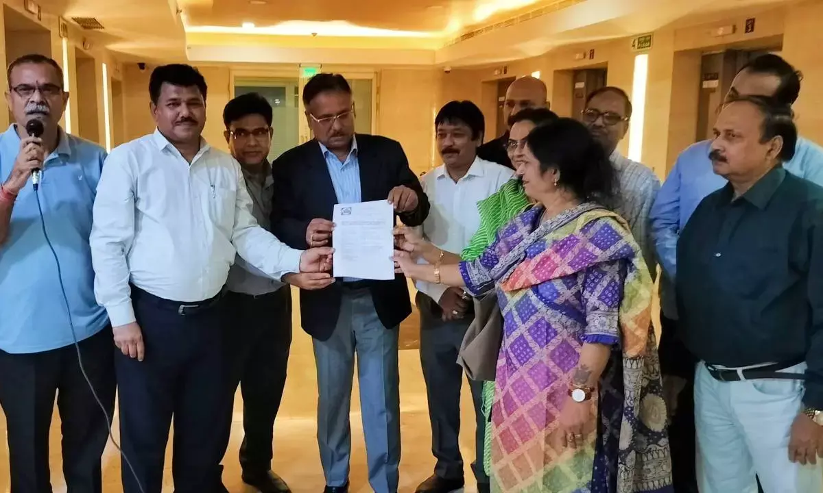 GIEAIA holds sit-in dharna