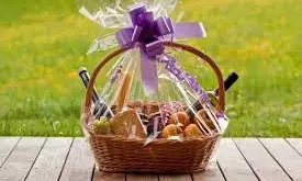 Raise a Glass: Perfect Gift Baskets for Christmas, Thanksgiving, and Birthdays
