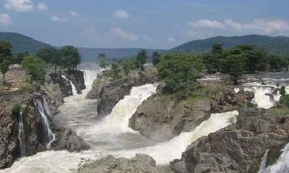 Naidu For Interlinking Rivers Despite Financial Constraints