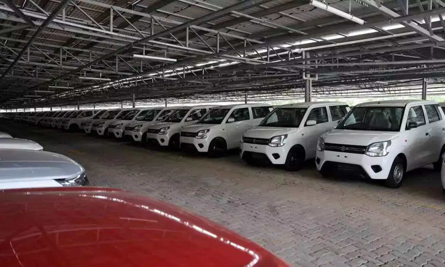 November PV Retail Sales Drop to 3.30 lakh units