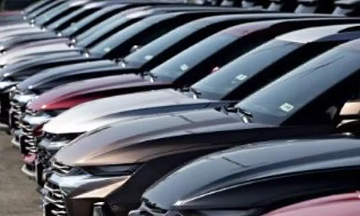 Passenger Vehicle Sales Up 4 % To 3.5 Lakh Units In Nov