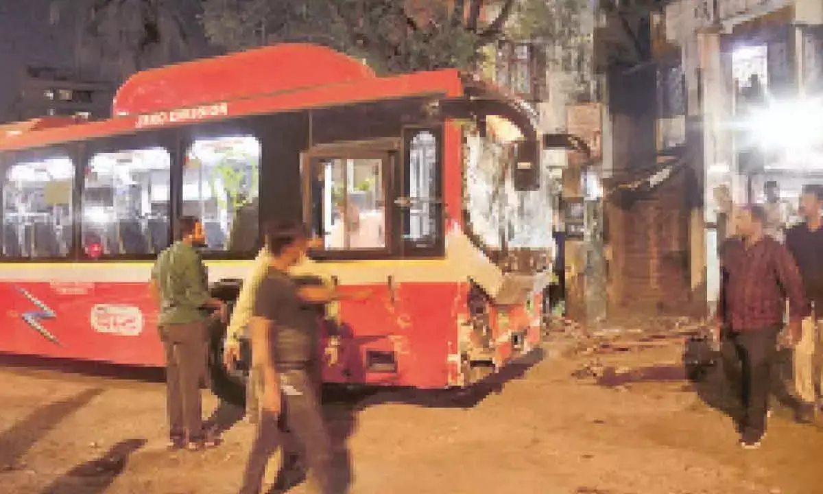 7 Dead, 42 Hurt As Best Bus Crashes Into Vehicles