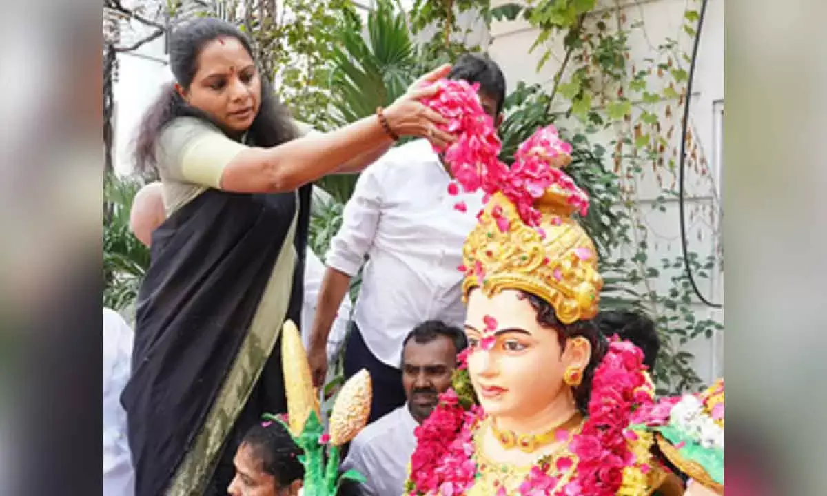 BRS Protests Telangana Thalli Statue Design