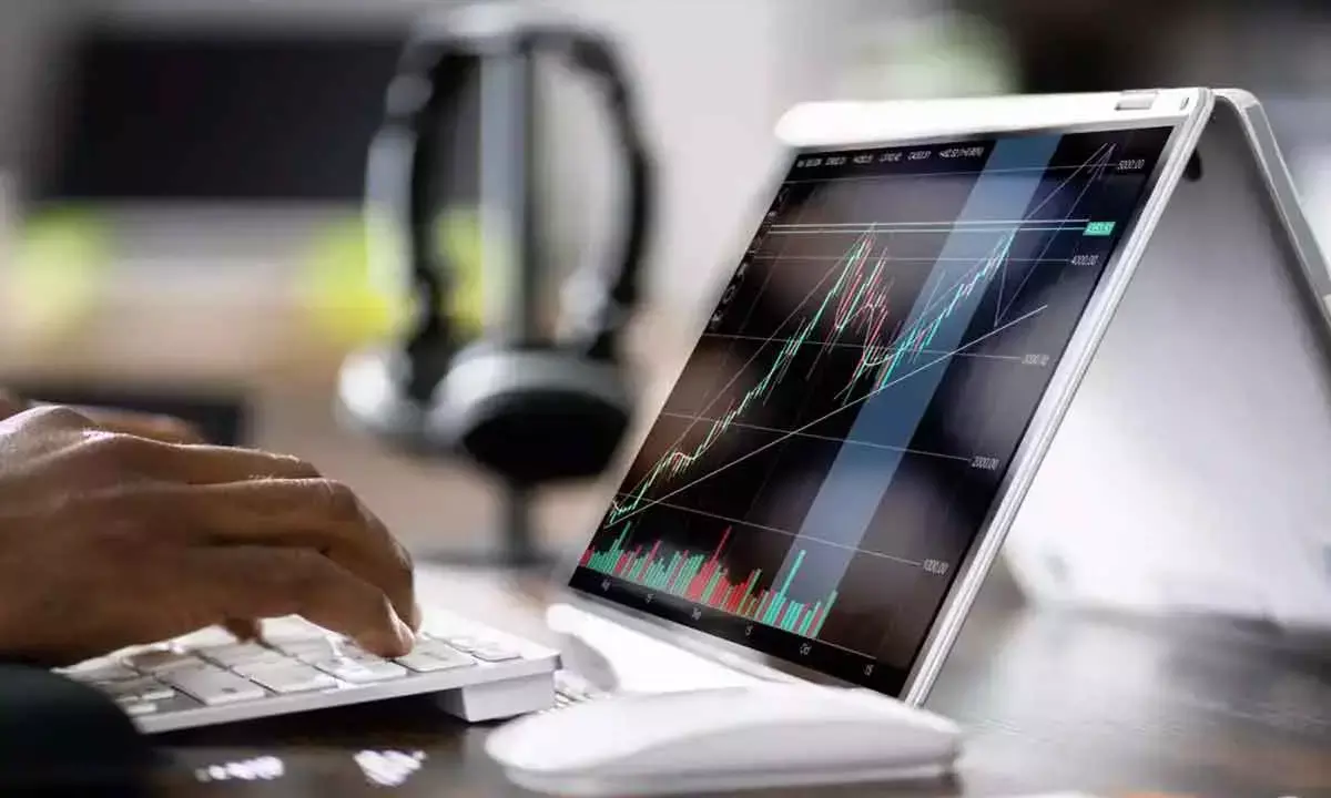 Traders Await Directional Breakout