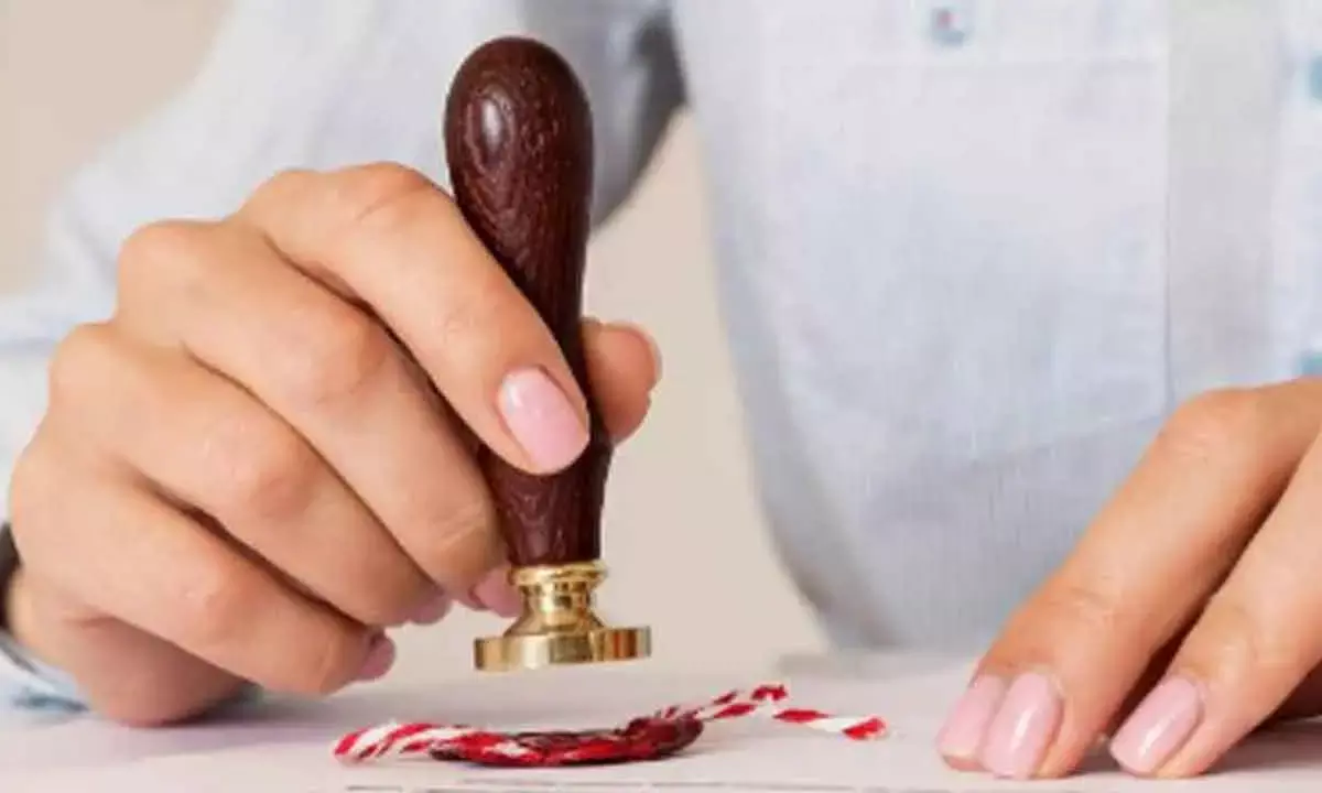 CM Fadnavis Tables Bill To Amend Maha Stamp Act