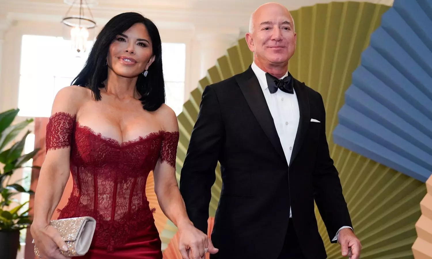 Jeff Bezos says his wedding to Lauren Sanchez won’t cost ₹5096 crore. Elon Musk has a response Jeff Bezos says his wedding to Lauren Sanchez won’t cost ₹5096 crore. Elon Musk has a response