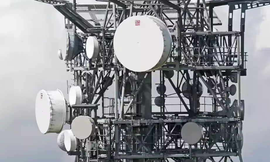 Telcos investment recovery falters; tariff hike backfires, price war with Satcom imminent.