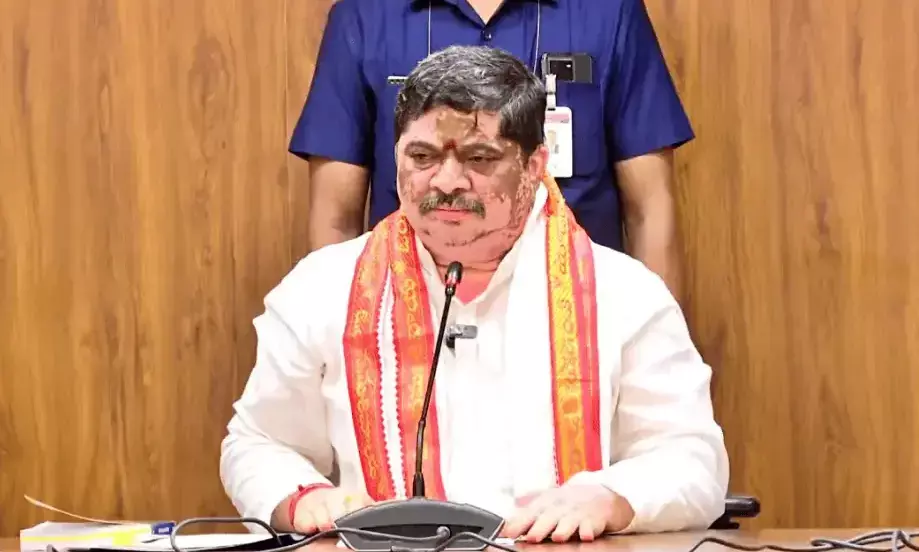 Minister Ponnam Makes Surprise Visit to Jubilee Bus Station