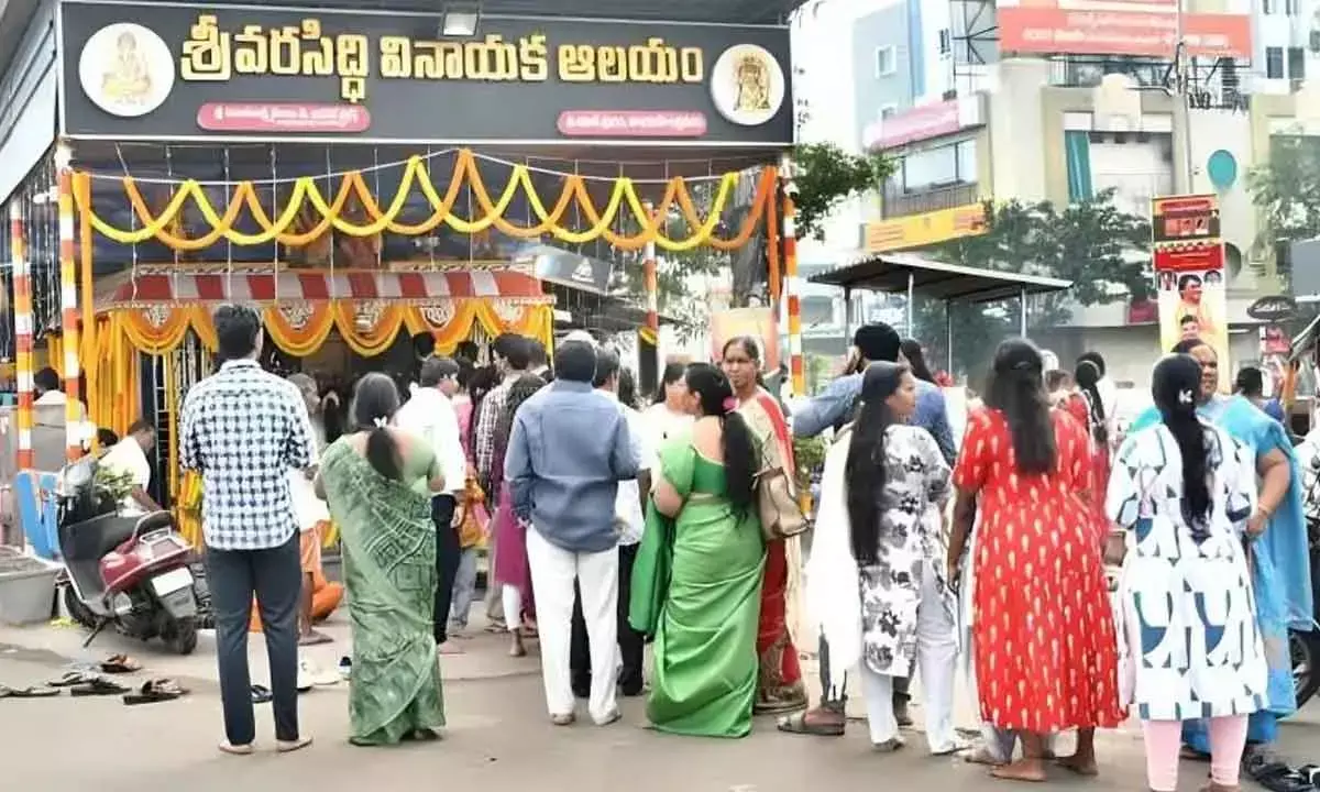 Thousands Throng Komuravelli Temple On New Year Day