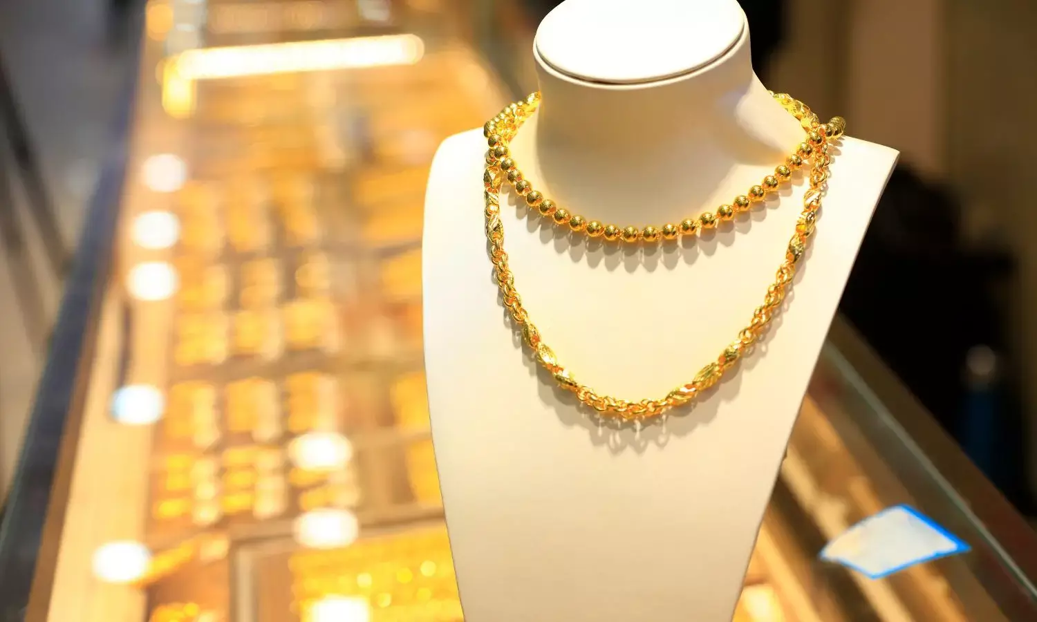 Gold price today: How to trade gold as US dollar surges to 52-wk highs?