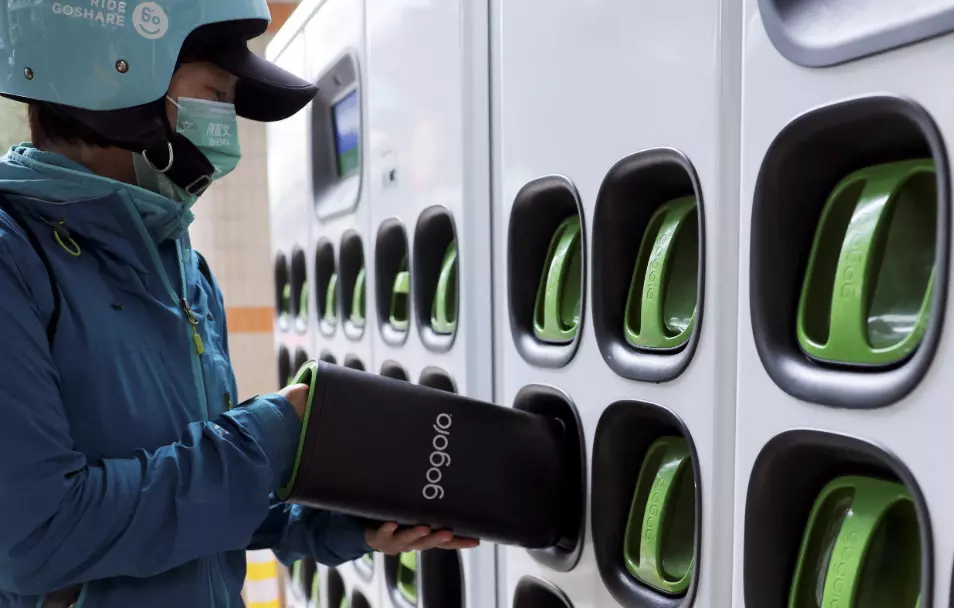 Union Minister Piyush Goyal advocates for battery swapping to boost EV adoption in India Union Minister Piyush Goyal advocates for battery swapping to boost EV adoption in India