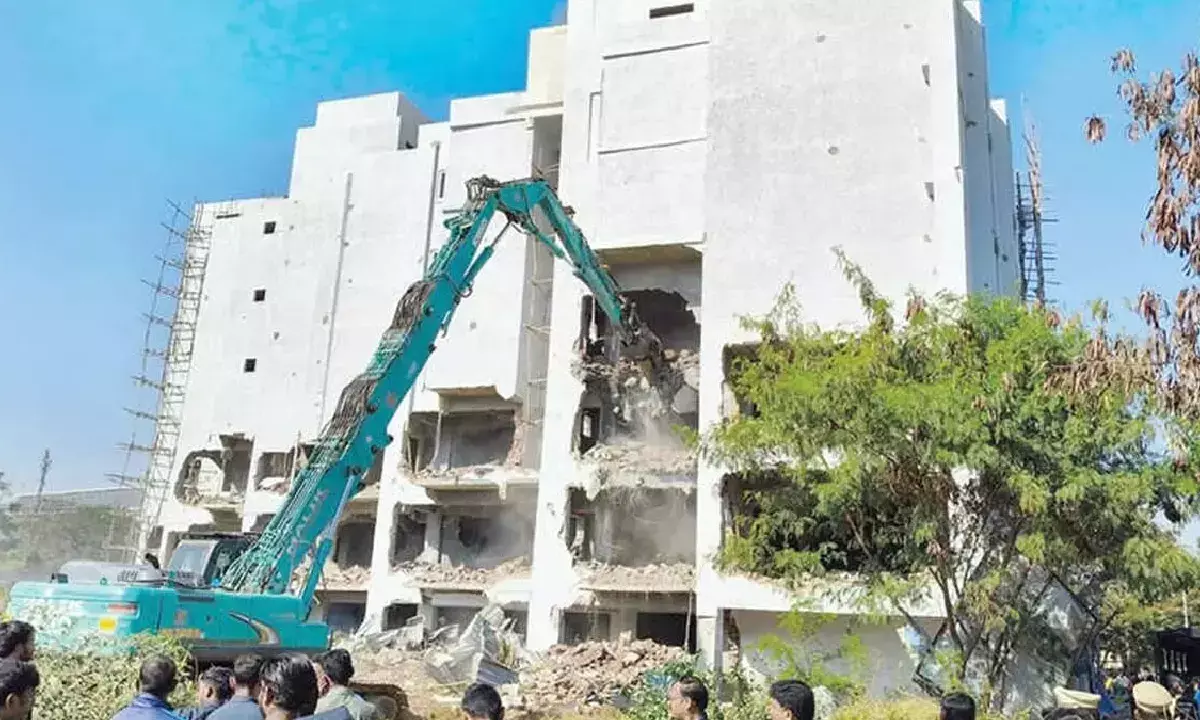 HYDRA Resumes Action, Demolishes Illegal 5-Storey Building in Madhapur