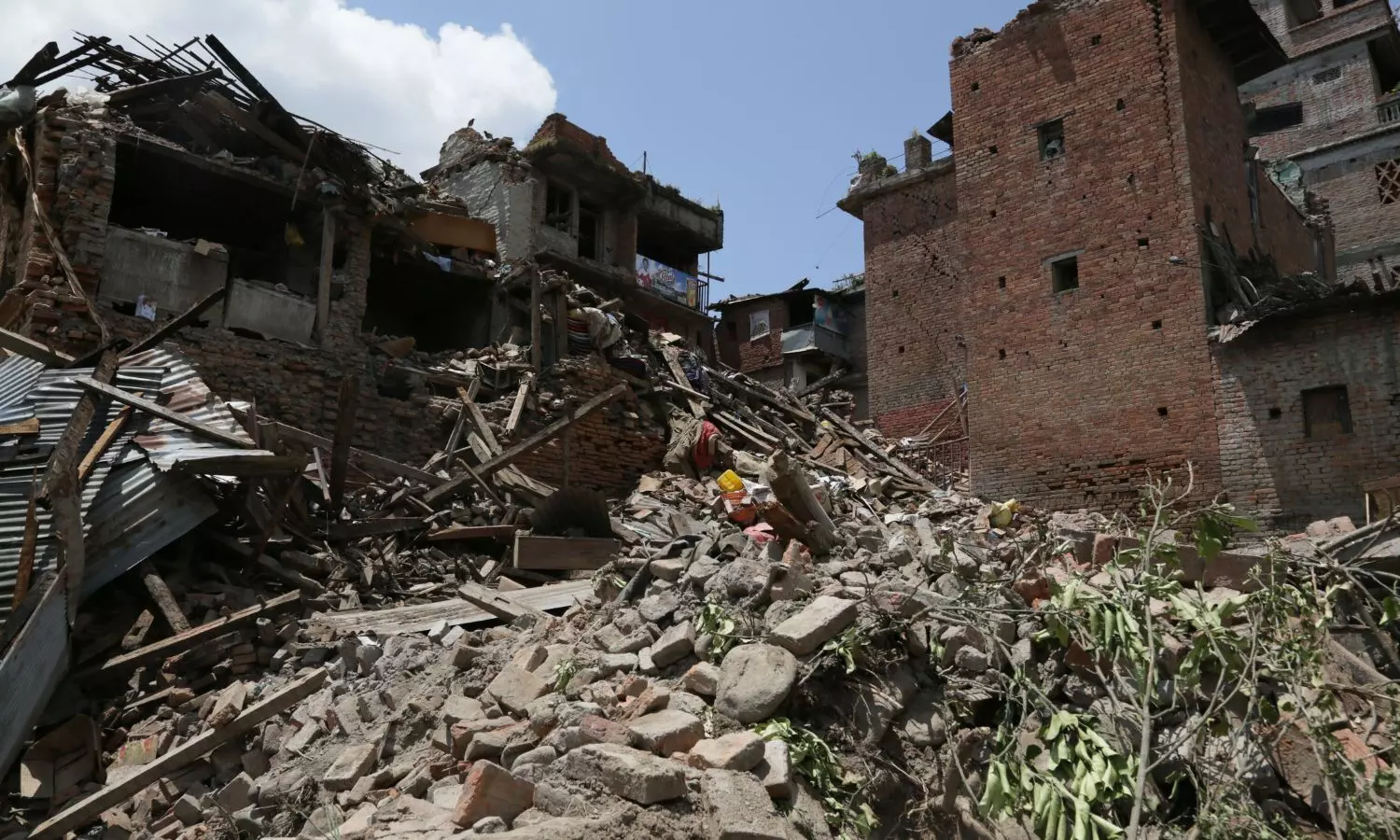 Earthquake in Tibet Kills 95 People, Leaves 100 Injured Earthquake in Tibet Kills 95 People, Leaves 100 Injured