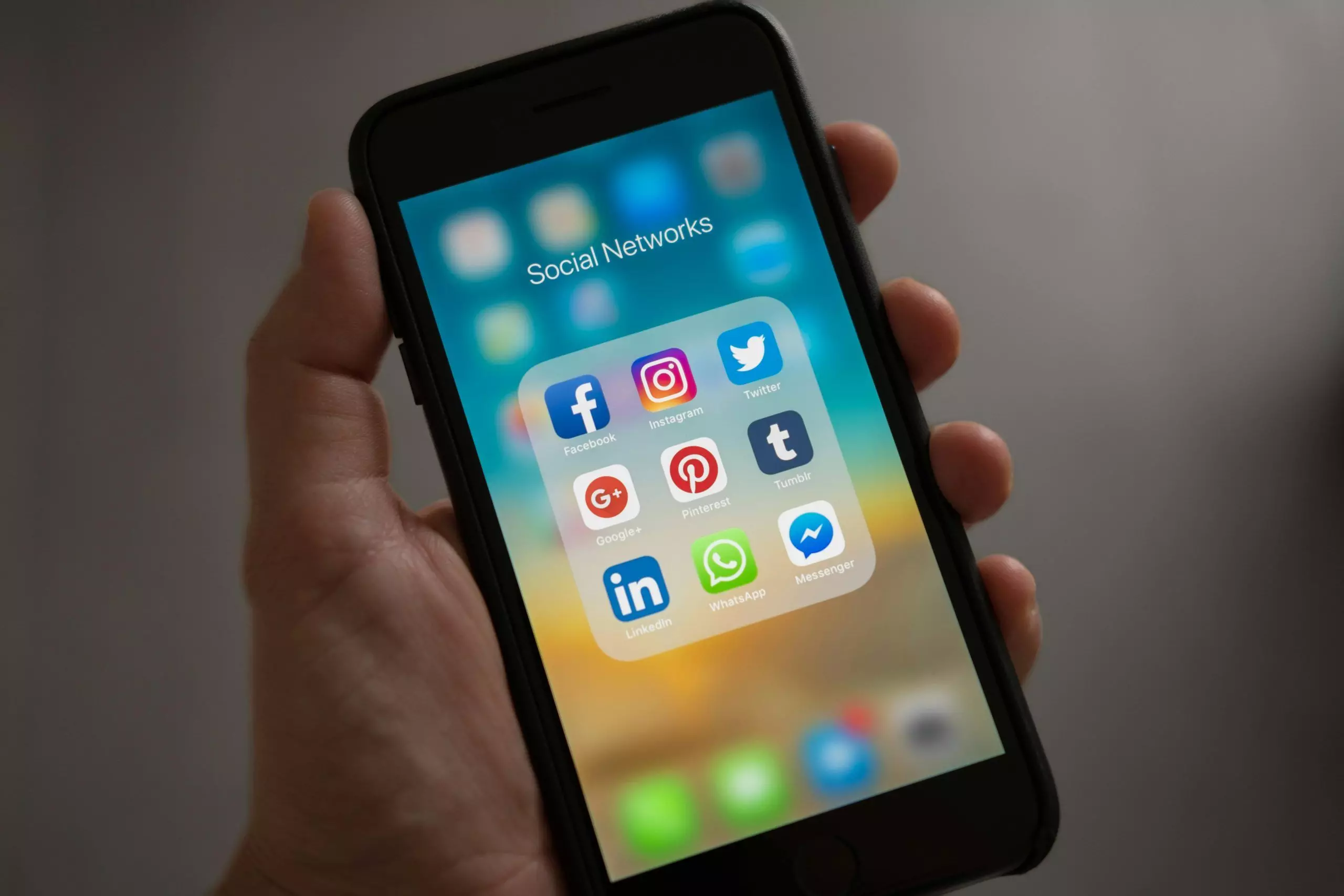 From Scrolling to Shopping: How Social Media Rewrote the E-Commerce Rulebook From Scrolling to Shopping: How Social Media Rewrote the E-Commerce Rulebook