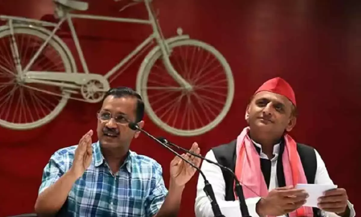 SP Will Back AAP in Delhi: Akhilesh