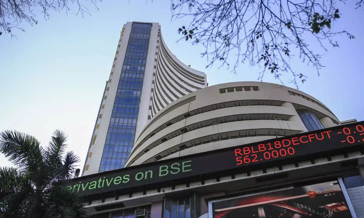 Market Hovering In Range-Bound Activity