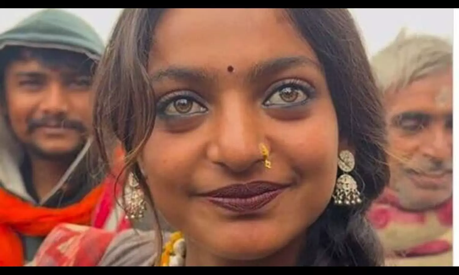 Mahakumbh’s Monalisa Bhosle May Star in Sanoj Mishra’s Film Mahakumbh’s Monalisa Bhosle May Star in Sanoj Mishra’s Film