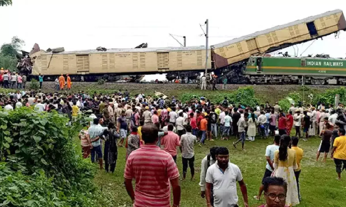 Jalgaon Rail Accident: 8 Passengers Jump to Escape Fire, Fatally Hit by Oncoming Train