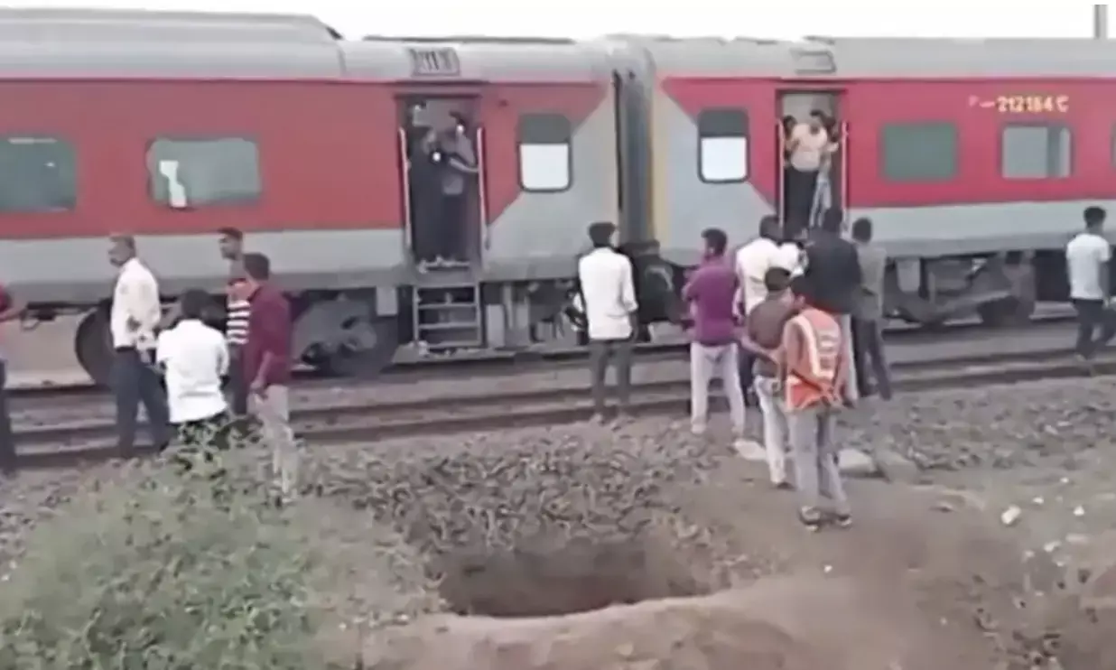 12 dead, 35 injured in Jalgaon train tragedy after false fire alarm