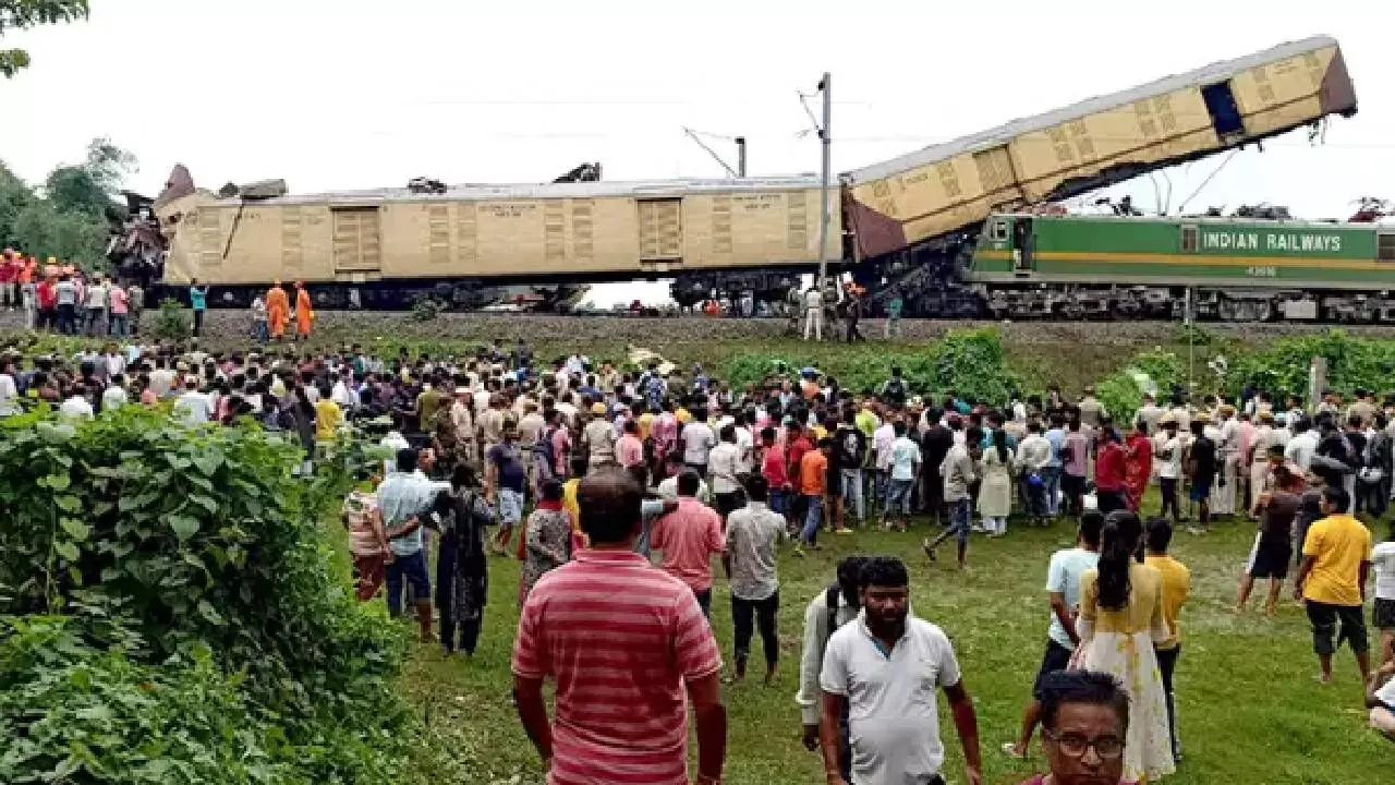 Jalgaon Rail Accident: 8 Passengers Jump to Escape Fire, Fatally Hit by Oncoming Train Jalgaon Rail Accident: 8 Passengers Jump to Escape Fire, Fatally Hit by Oncoming Train