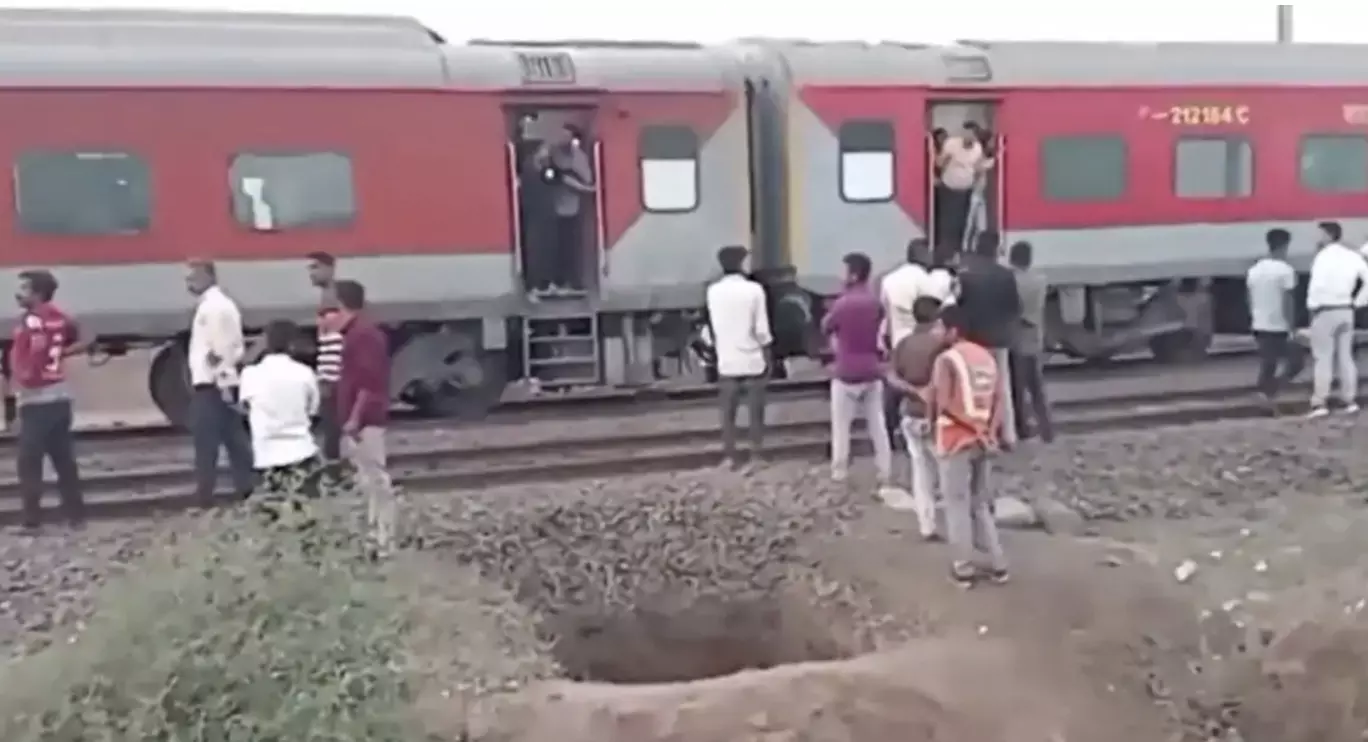 12 dead, 35 injured in Jalgaon train tragedy after false fire alarm