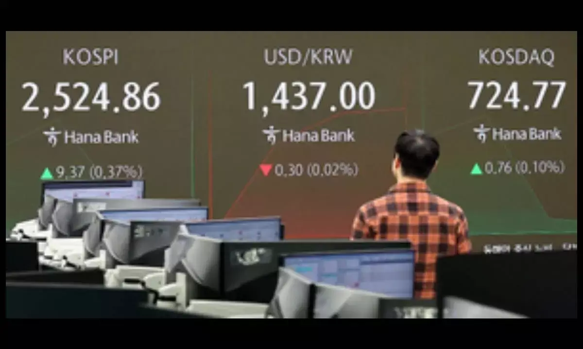 South Korean stocks close higher over hopes for rate cuts