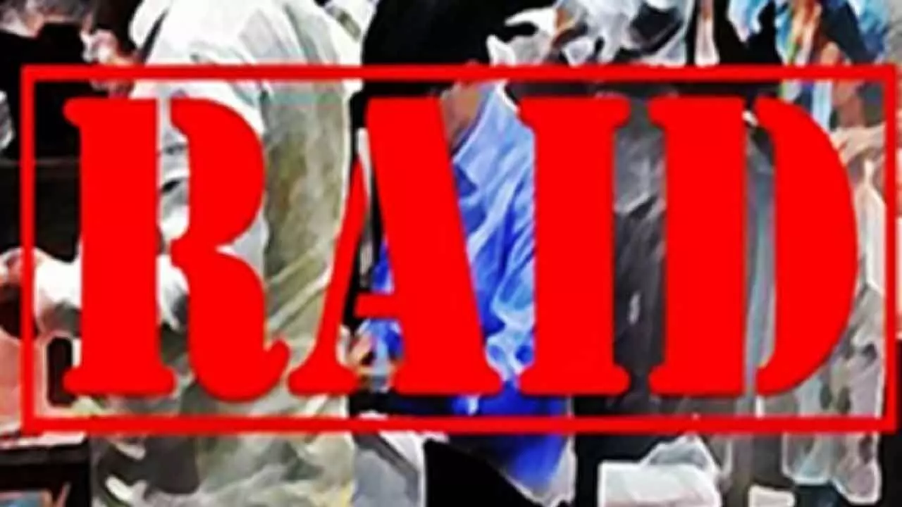 Huge Cash Found In Vigilance Raids On Bihar DEO’s Properties Huge Cash Found In Vigilance Raids On Bihar DEO’s Properties