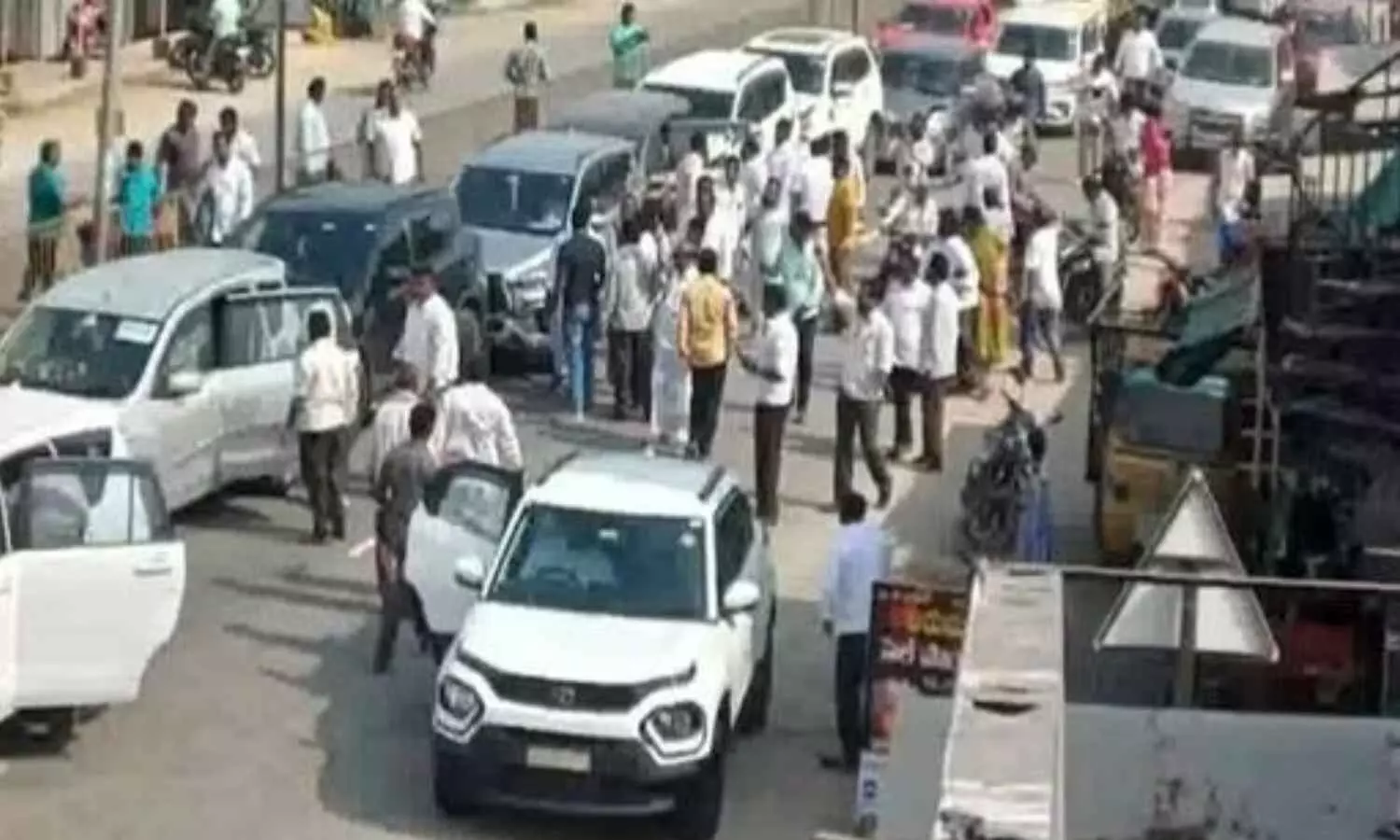 Minister Uttam Kumar Reddy’s Convoy Involved in Minor Accident on Way to Janpahad Festival Minister Uttam Kumar Reddy’s Convoy Involved in Minor Accident on Way to Janpahad Festival