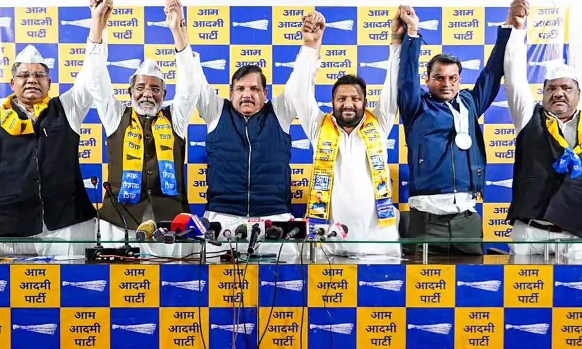 SP MPs To Campaign For AAP