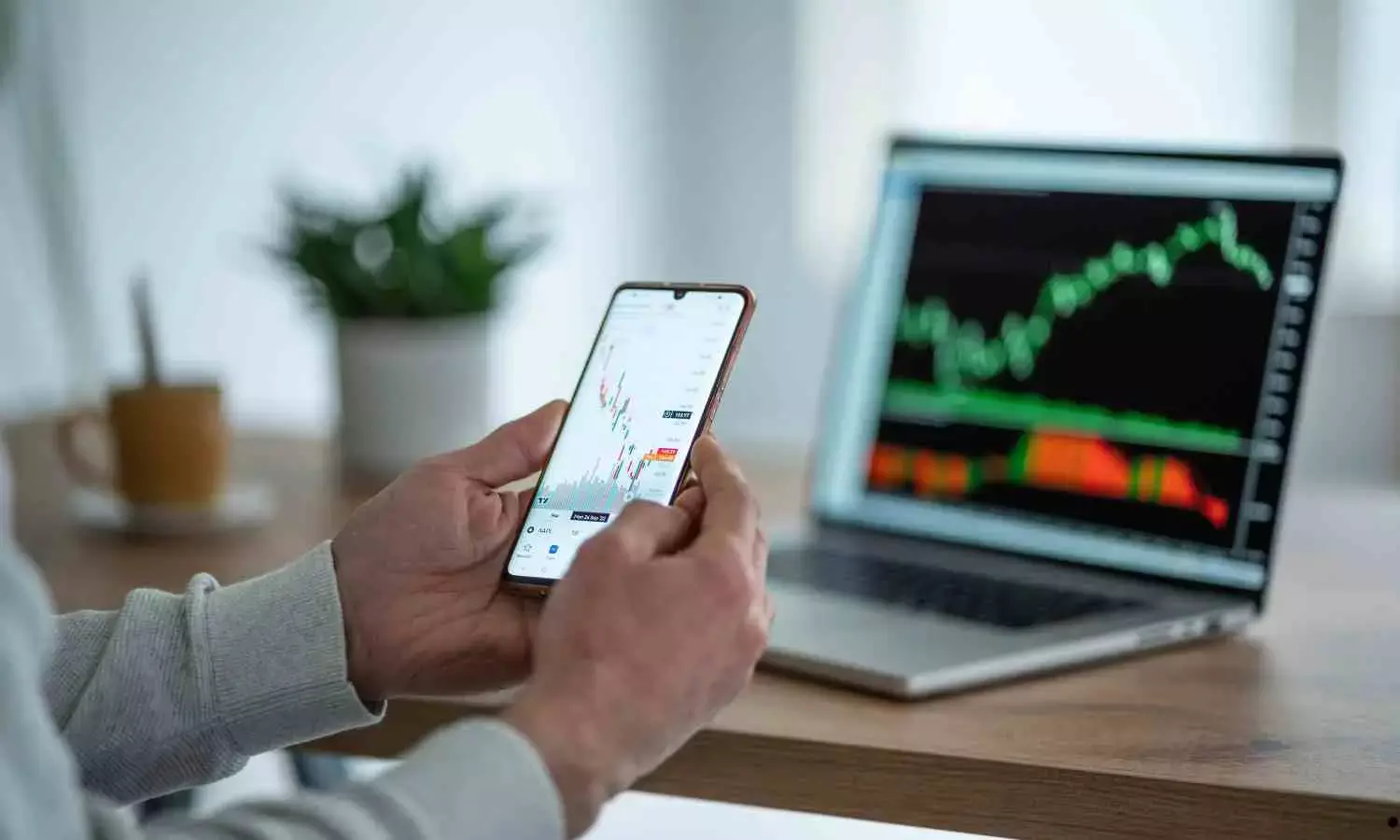 Indian stock market opens flat, Nifty above 22,500