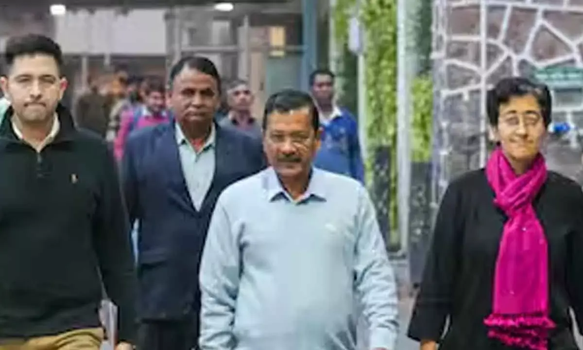 Kejriwal Meets Newly Elected AAP MLAs