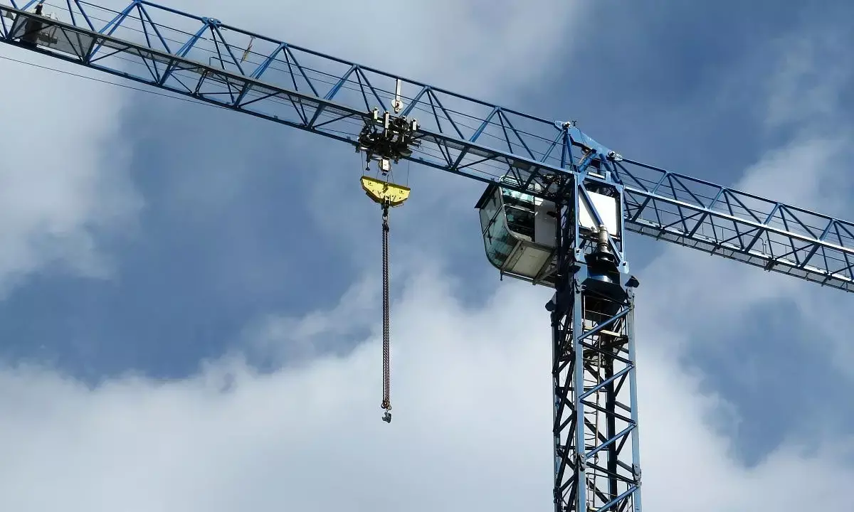 Selection and Operational Standards for Lifting Machinery in Civil Engineering