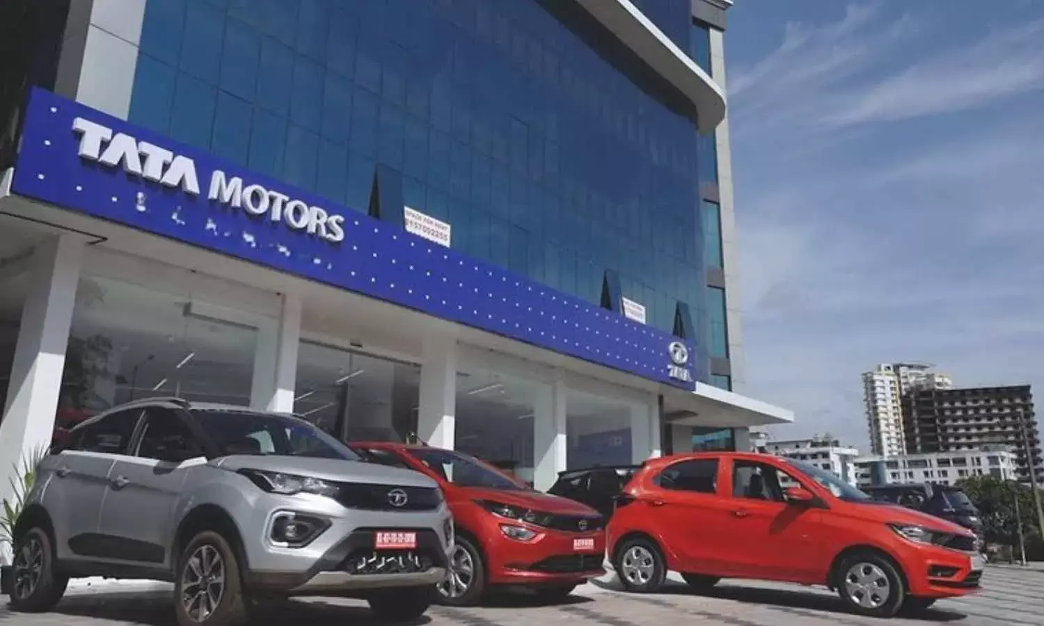 Tata Motors Shares Trade Below 700 Mark for the 4th-Straight Session, Should You Buy, Hold or Sell? Tata Motors Shares Trade Below 700 Mark for the 4th-Straight Session, Should You Buy, Hold or Sell?