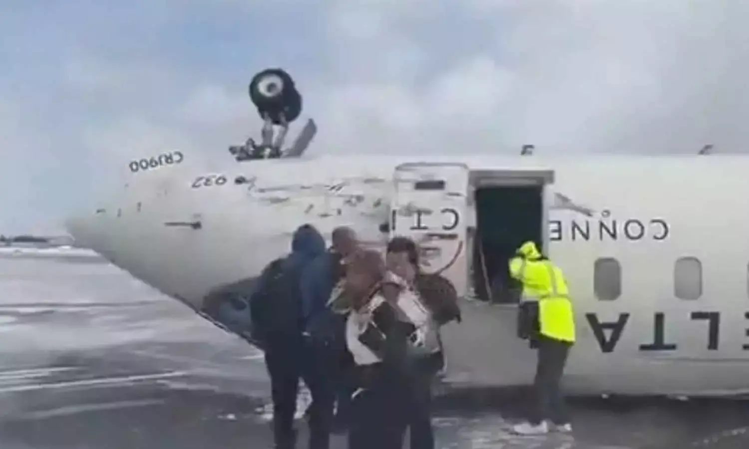 Stop Recording’: Flight Attendant Requests Passenger to Cease Filming from Upside-Down Delta Airlines Plane. Watch the Moment