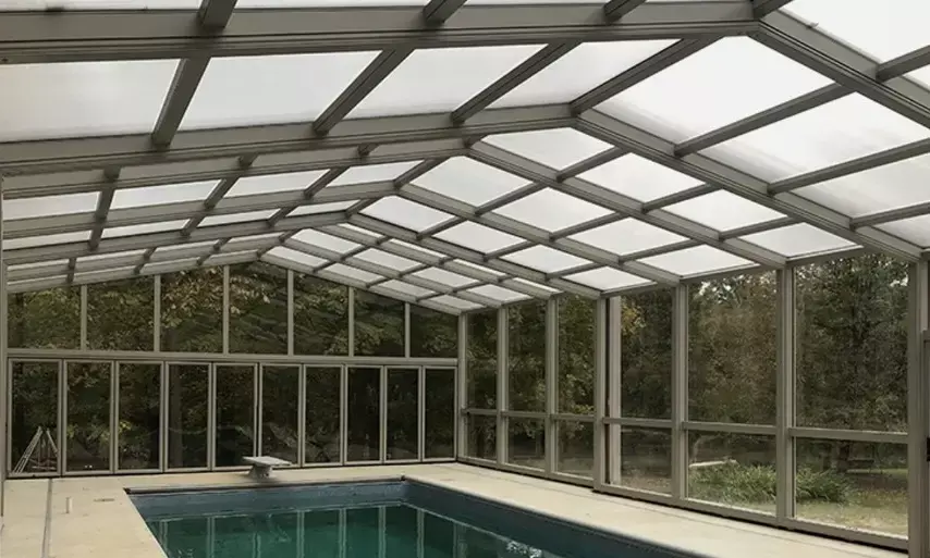 Swimming Pool Enclosures vs. Pool Covers: Which Is Right for You?