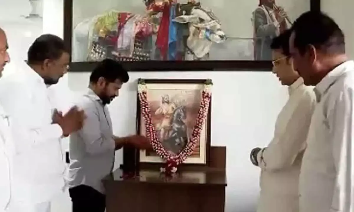 Telangana CM Pays Tribute To Shivaji