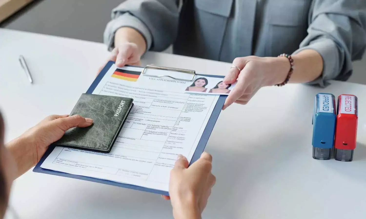 Work Visa & Immigration Challenges in 2025: How EOR Helps Businesses Stay Ahead Work Visa & Immigration Challenges in 2025: How EOR Helps Businesses Stay Ahead