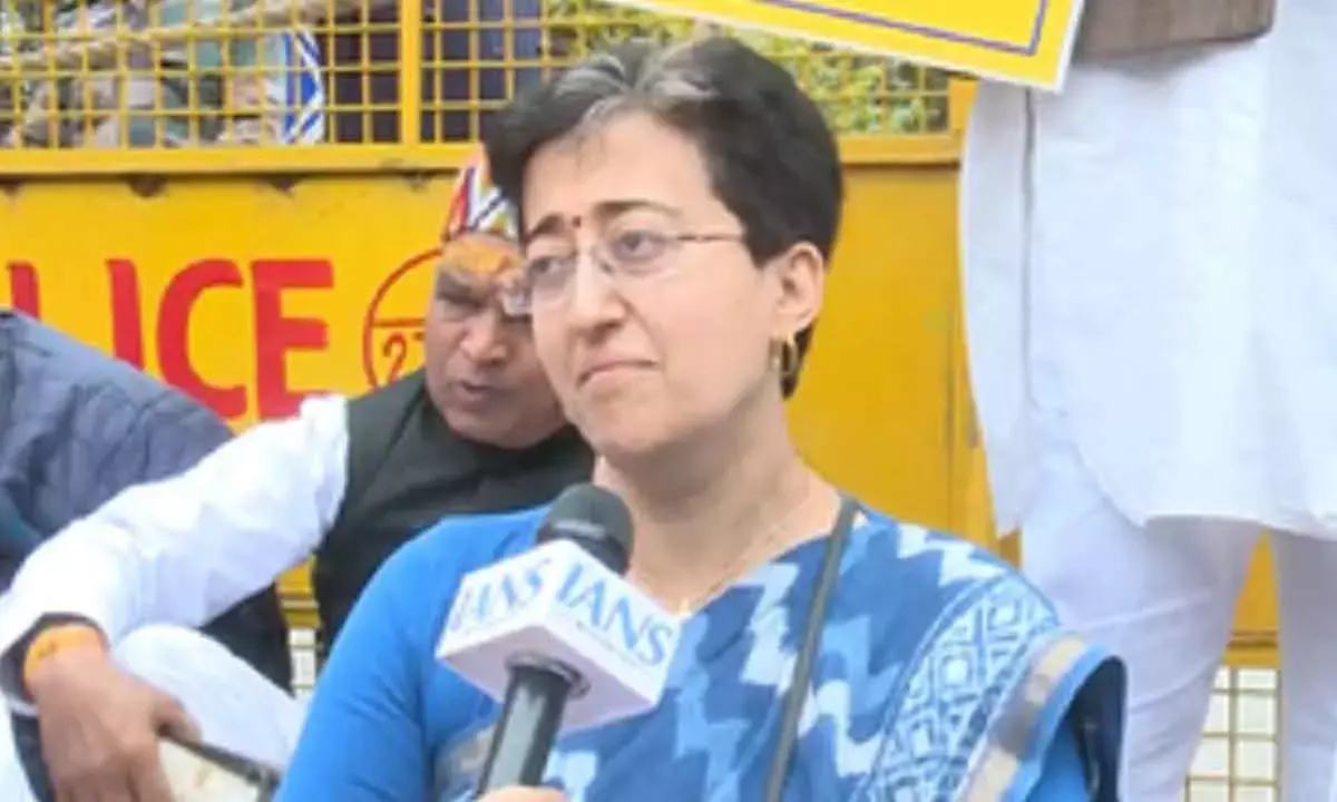 Atishi Leads Sit-In After Suspended MLAs Denied Entry Into House