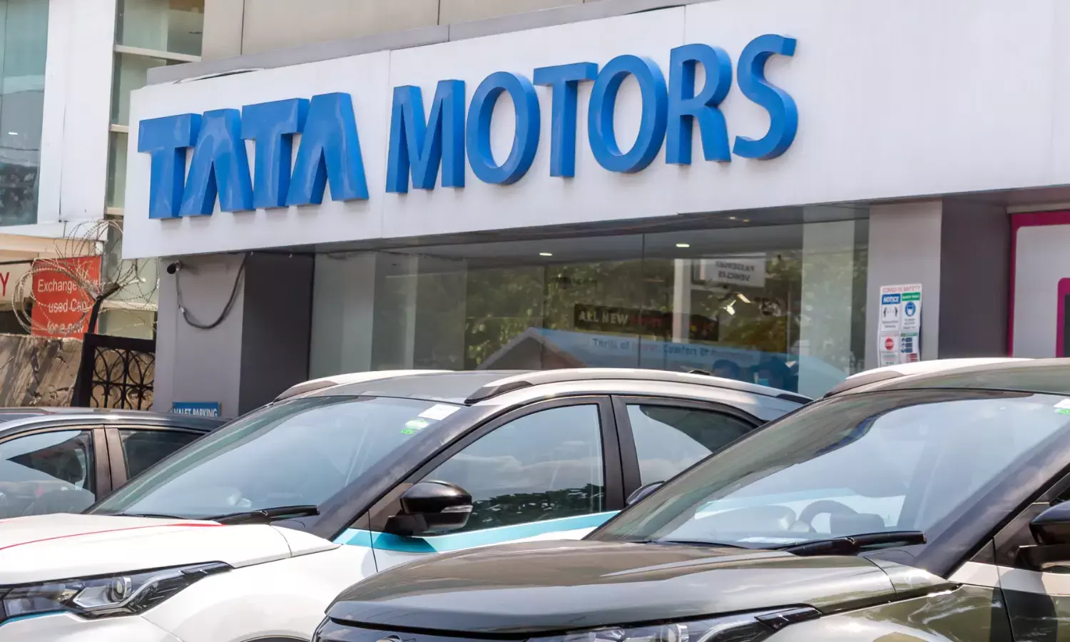 Tata Motors Down 2%; Hits 52-Week High