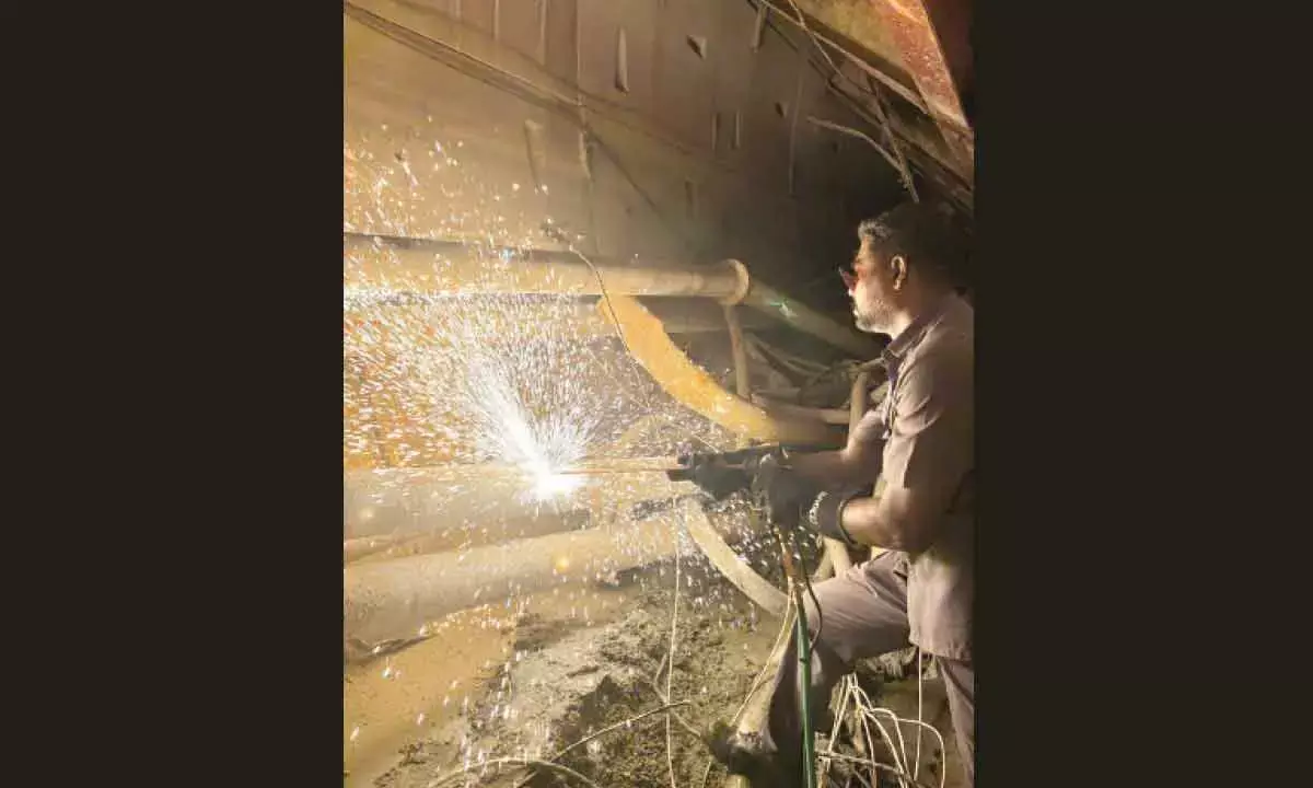 Tunnel Collapse: SCR Joins Rescue Teams With Metal Cutters