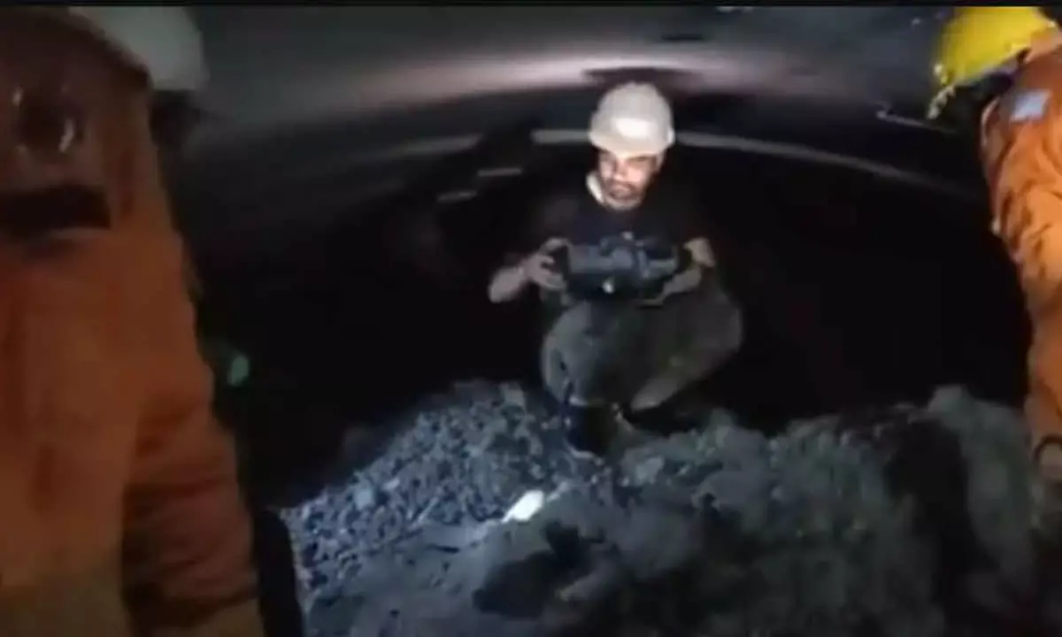 Tunnel Collapse: Rescue Teams Look For Human Presence