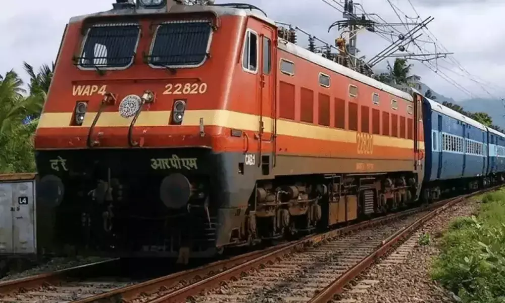 SCR GM Reviews Safety of Train Operations