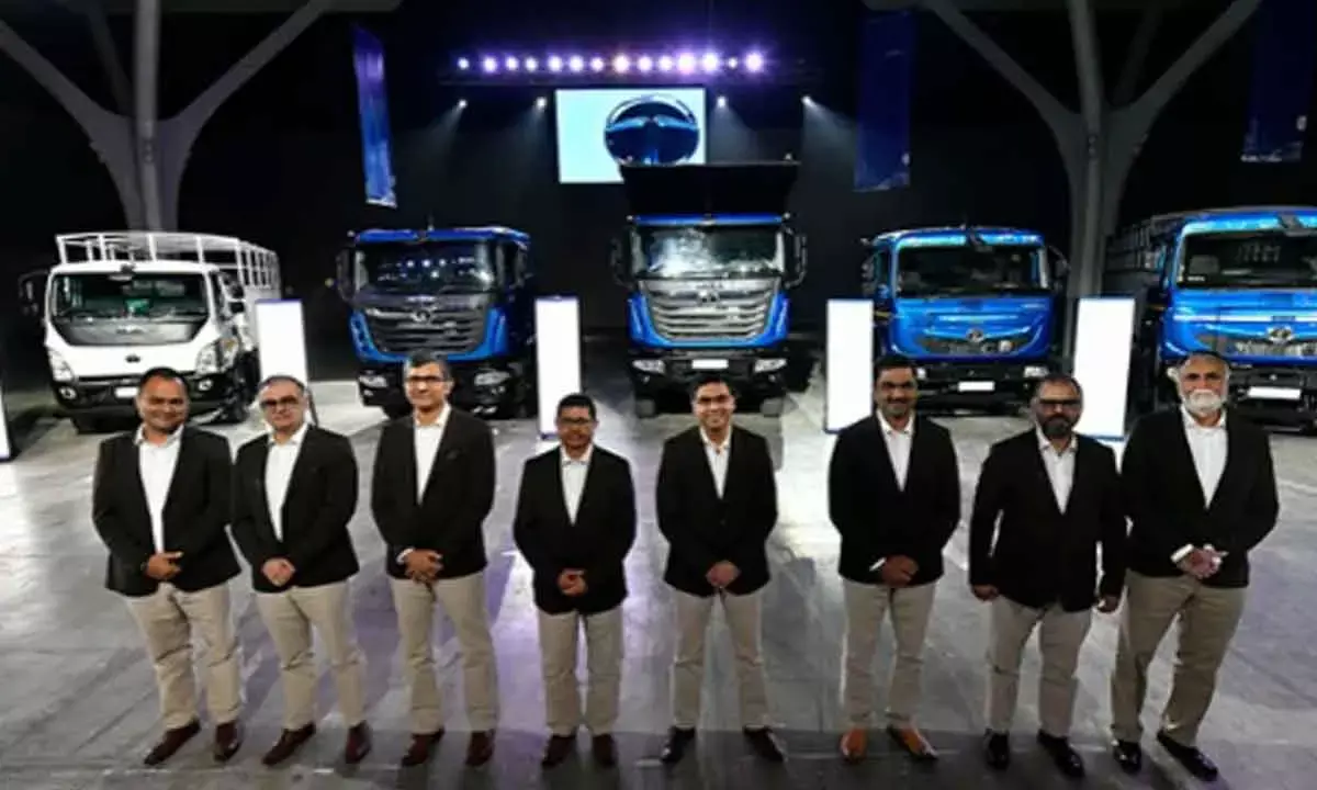 India’s Commercial Vehicle Sales To Speed Up In FY2025-26: Report