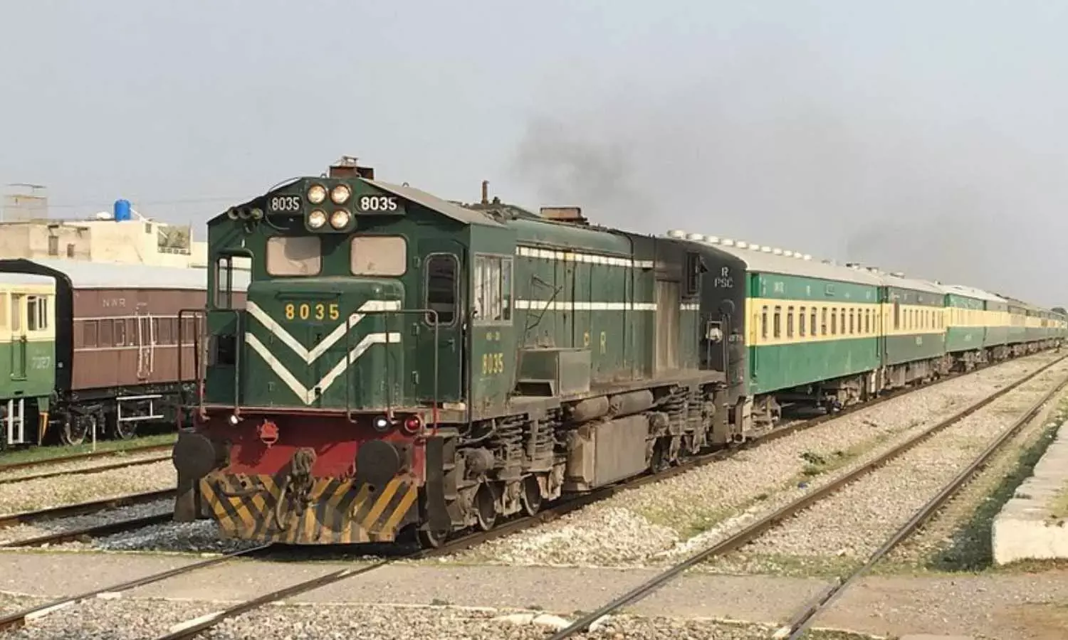 Rebels Take Hostages on Pakistani Train, Leaving 30 Dead