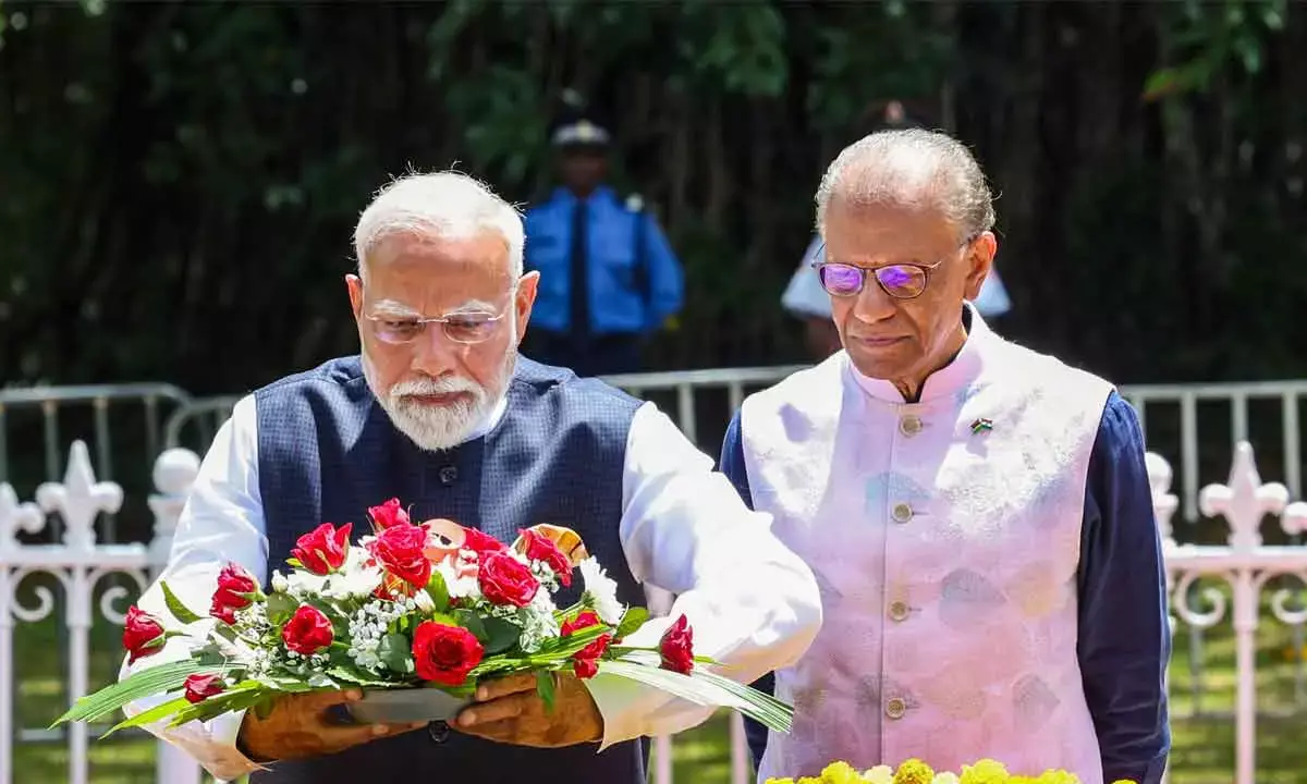PM Modi Pays Tribute To Seewoosagur Ramgoolam In Mauritius