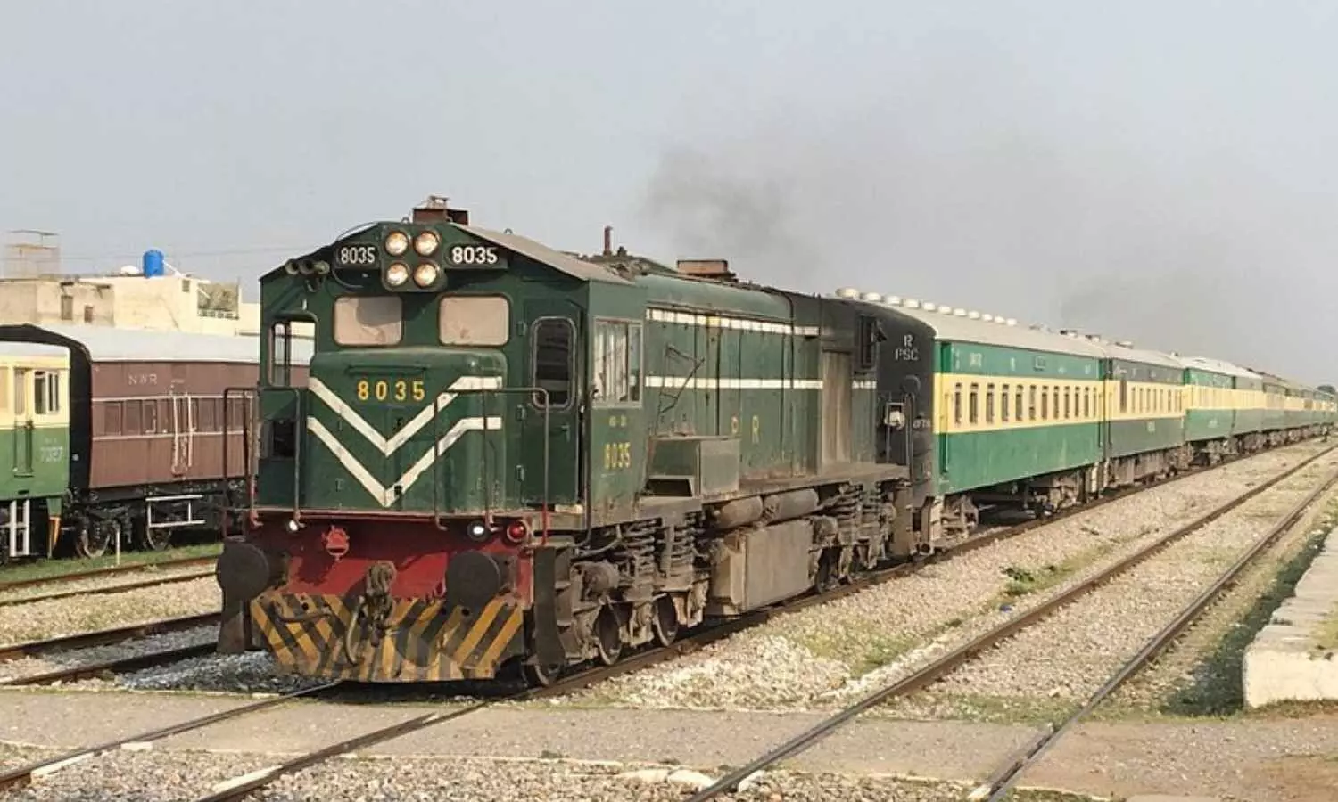 Rebels Take Hostages on Pakistani Train, Leaving 30 Dead