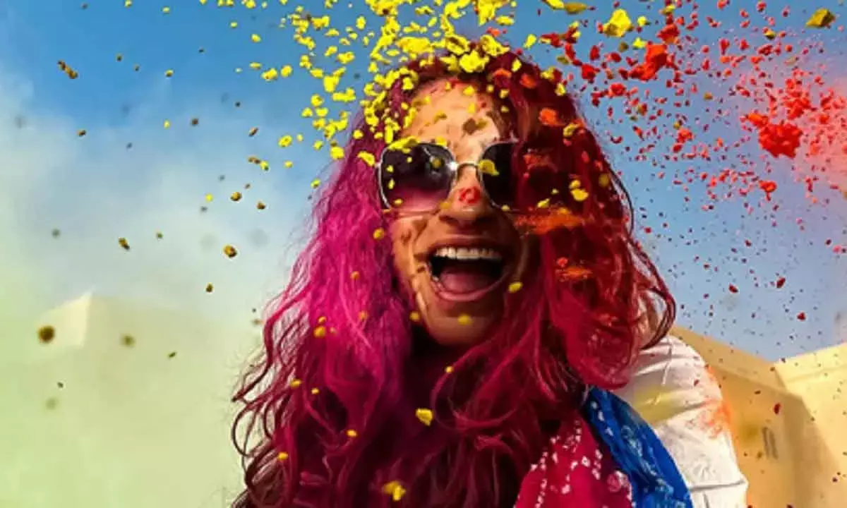 Ace Lensemen Reveal How Iphone Can Help Capture Vibrant Holi Colours