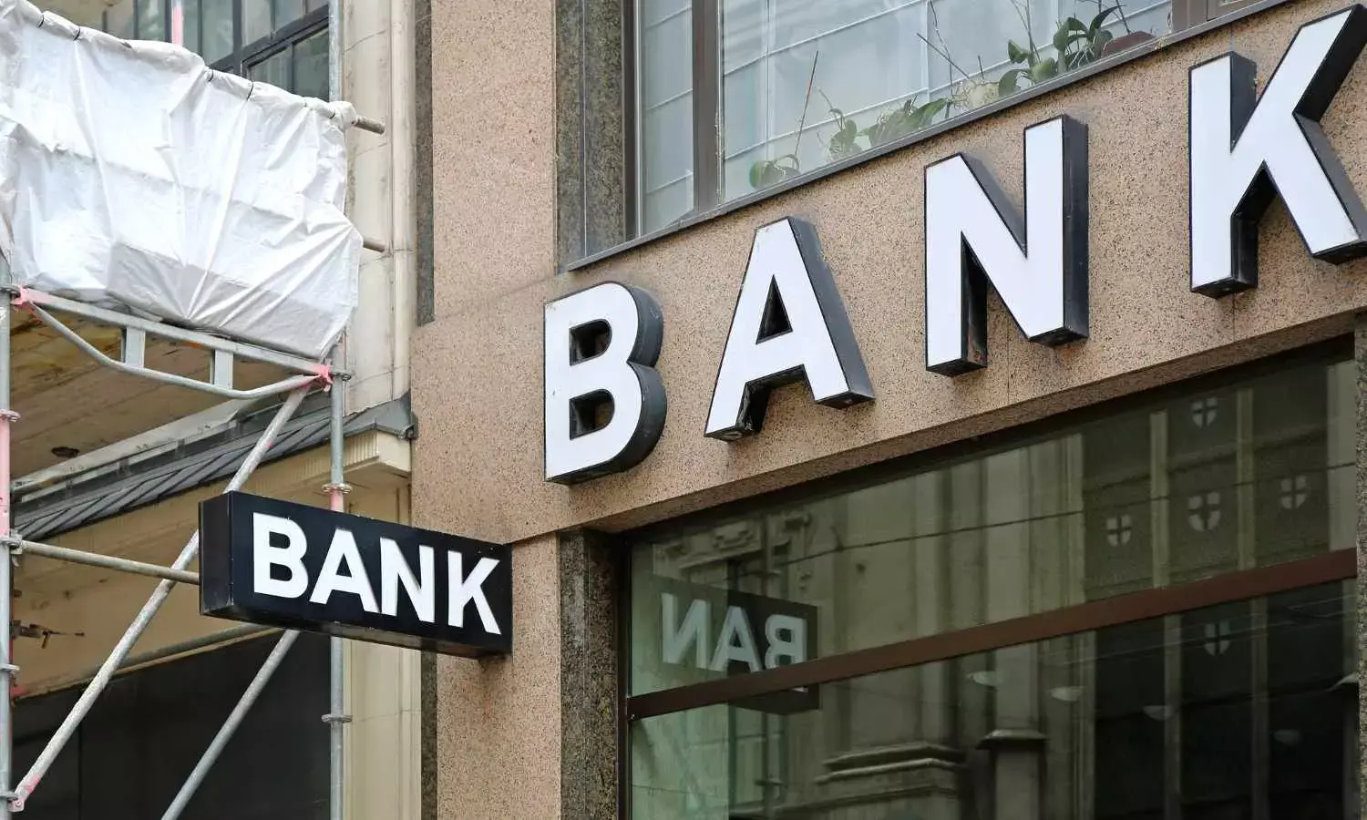 Are Banks Shifting to a 5-Day Work Week from April? Government’s Response Inside